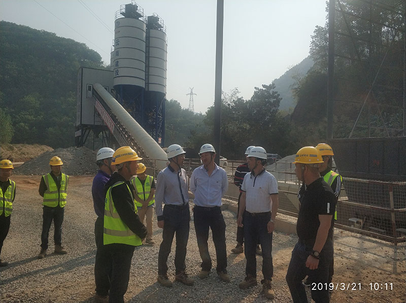 1553650020246012.jpg 謝書記一行檢查拌合站.jpg