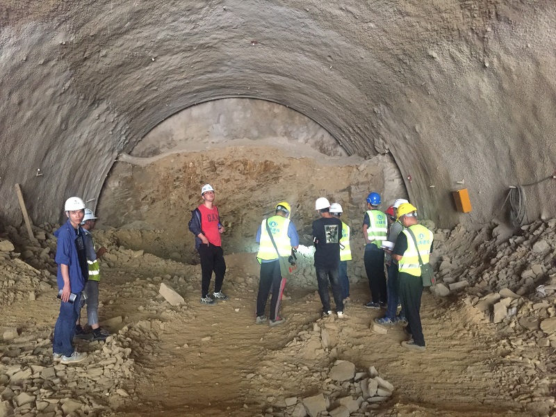 1595584465140474.jpg 隧道施工現(xiàn)場(chǎng).JPG