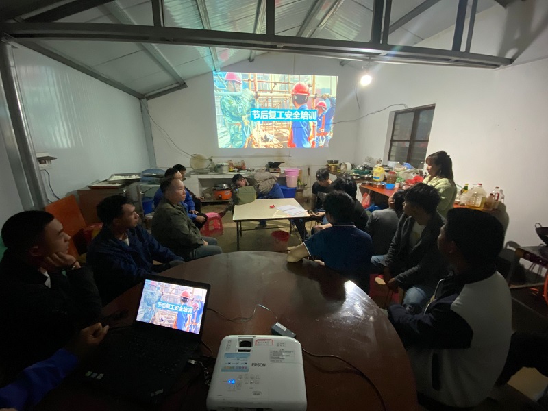 1614216121933412.jpg 平壩村二號(hào)特大橋連續(xù)梁.jpg