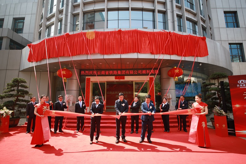 1616644395117752.jpg 領(lǐng)導(dǎo)剪彩 - 副本.JPG