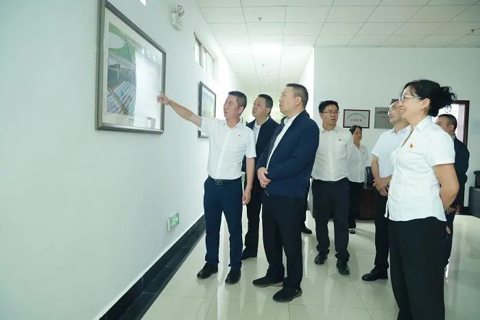 1655690864306438.jpg 2022-06-17-陳祖軍調(diào)研公司時強調(diào): 凝心聚力 聚焦主業(yè) 爭當(dāng)集團施工板塊的單項冠軍.jpg