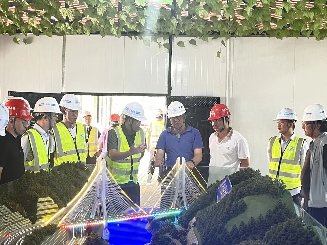 寸延峰帶隊到神秘谷大橋項目調(diào)研指導.jpg