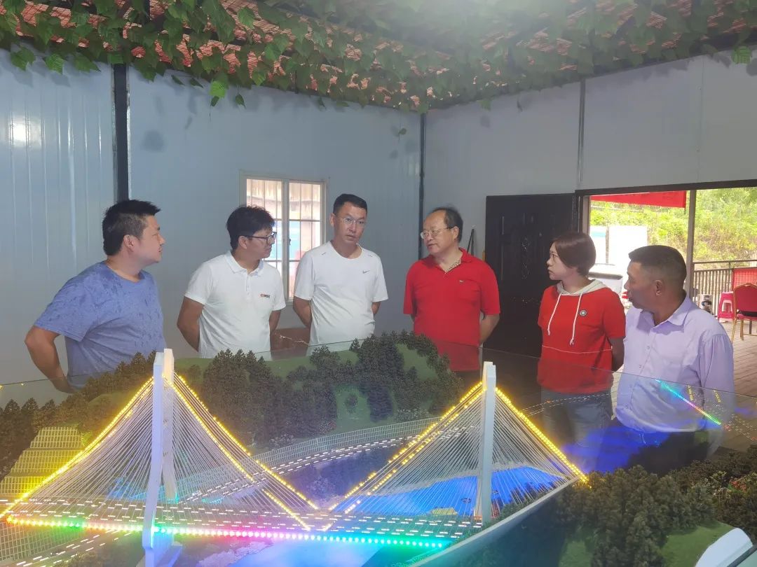 1662347046771575.jpg 省市政工程協(xié)會會長羅保到神秘谷瀾滄江大橋項目指導工作.jpg