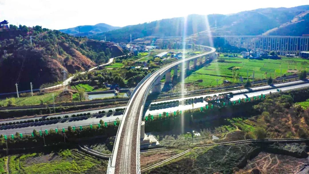 1672712443865512.jpg 2022-12-29-云南省最大鐵路專用線——祥云財富鐵路專用線開通運營5.jpg