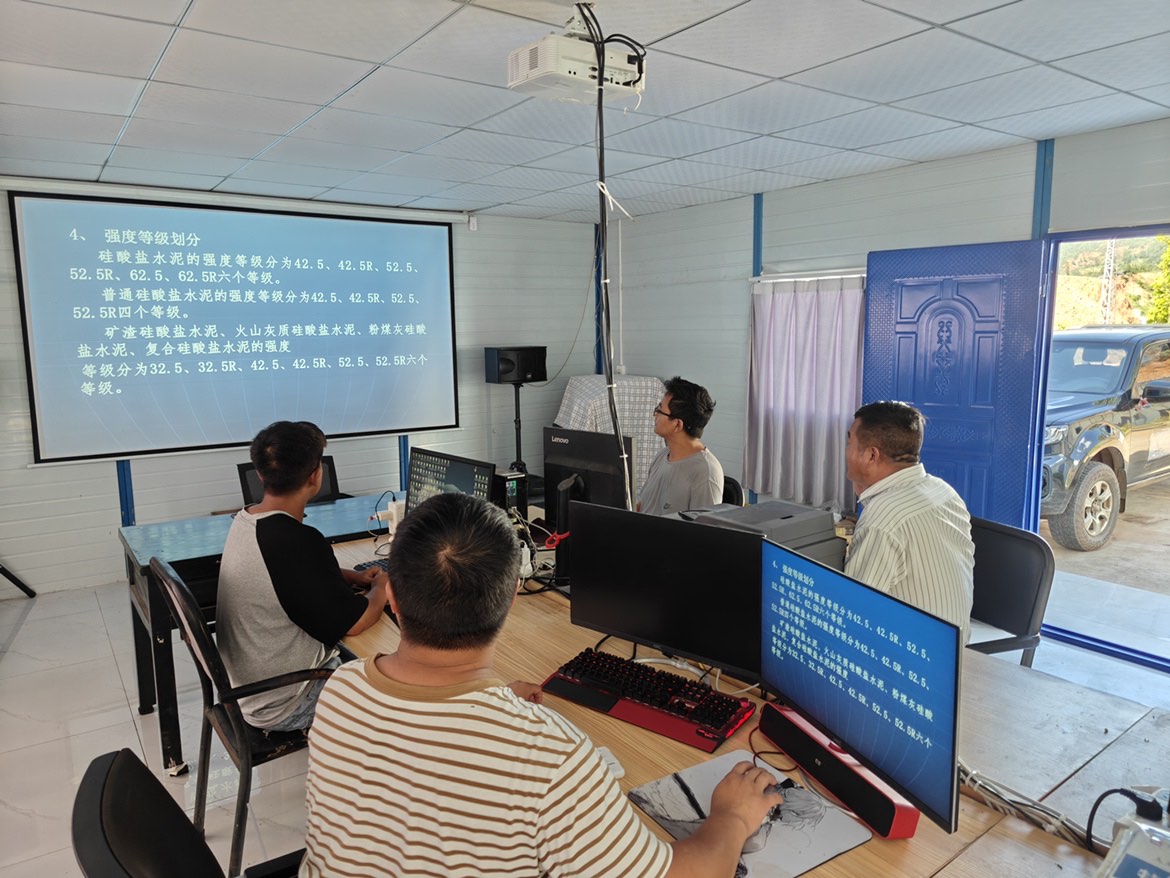 1756773502481590.jpg 南澗產(chǎn)業(yè)園項目開展混凝土原材料質(zhì)量檢查培訓(xùn).JPG